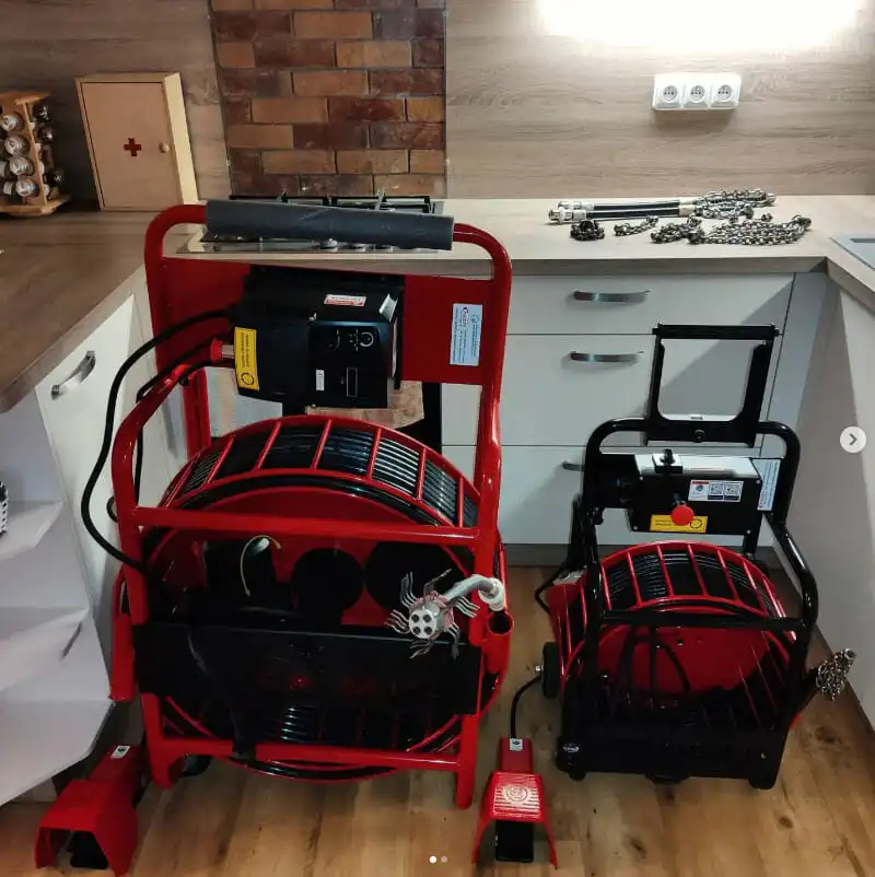 Stroj pro čištění odpadů